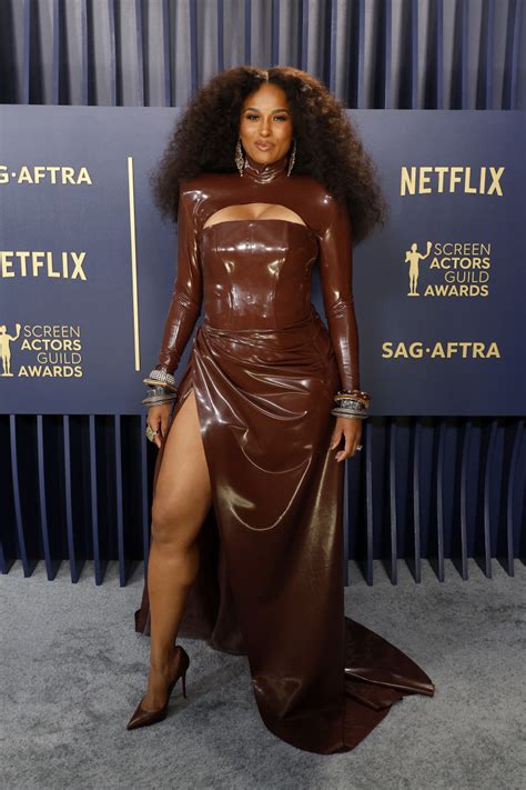 Ciara Wears Sexy Latex Look at 2024 SAG Awards。